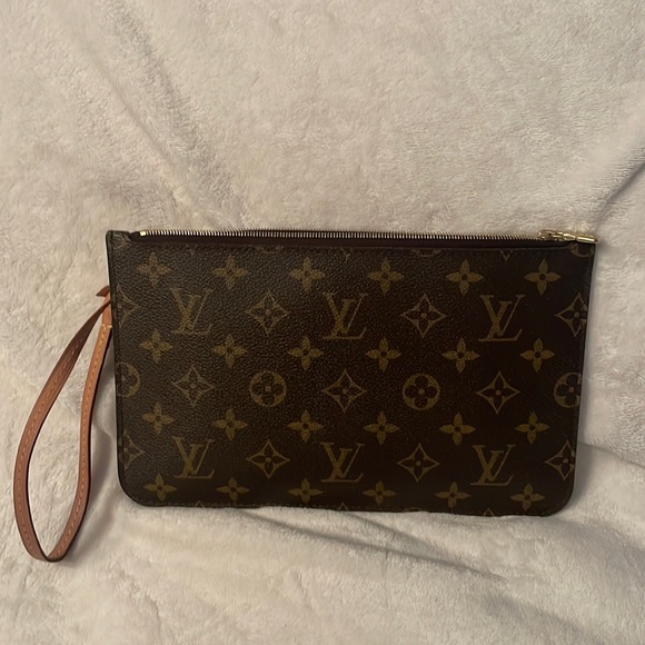 Authentic 🌟Louis  Vuitton wristlet - Picture 1 of 1